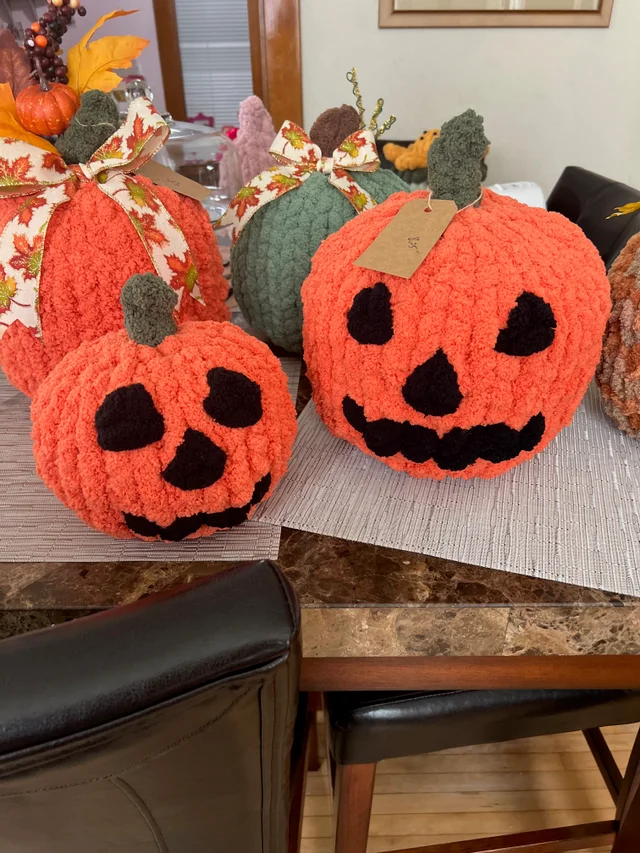 jack-o-lantern knit decor
